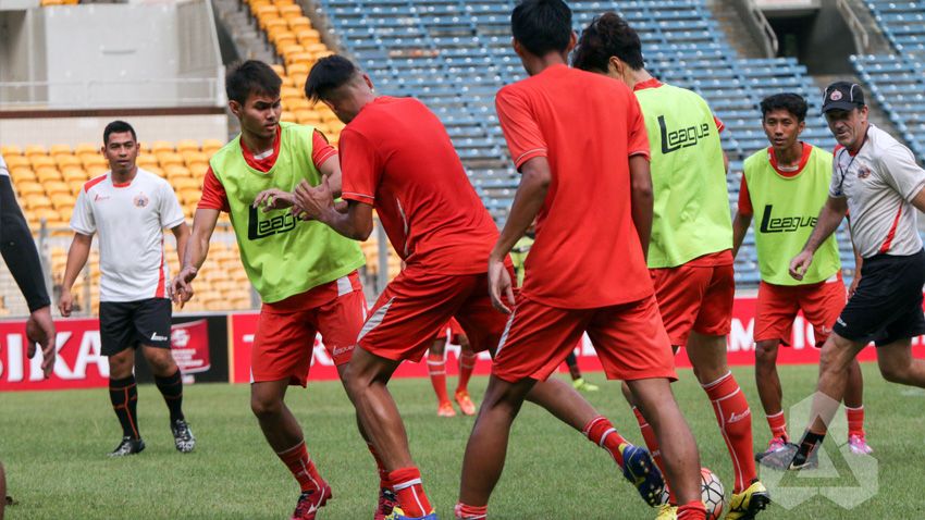 Para pemain Persija Jakarta sedang latihan. Copyright: &copy; gts